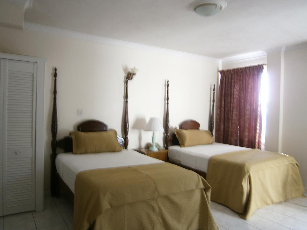 Whispering Bamboo Cove Resort Belfast Екстер'єр фото