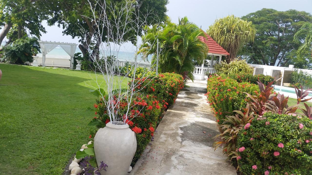 Whispering Bamboo Cove Resort Belfast Екстер'єр фото